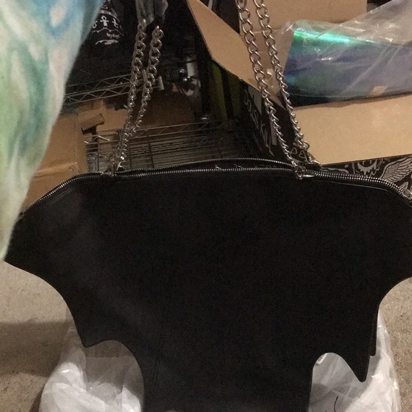 🖤🆕 Dolls Kill / Widow Fight OrFlight Giant Bat Weekender Bag!🦇🖤SOLD OUT!! - Picture 9 of 17